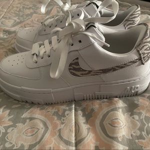 Nike Air Force 1 Pixel SE